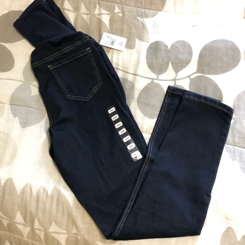 *NEW WITH TAGS* Maternity Skinny Jeans